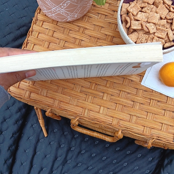 Women are scary Book - Picture 3 of 5